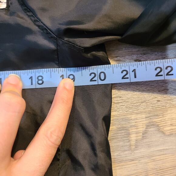 Gap size small women's jogger wind jacket black white striped - Picture 9 of 10